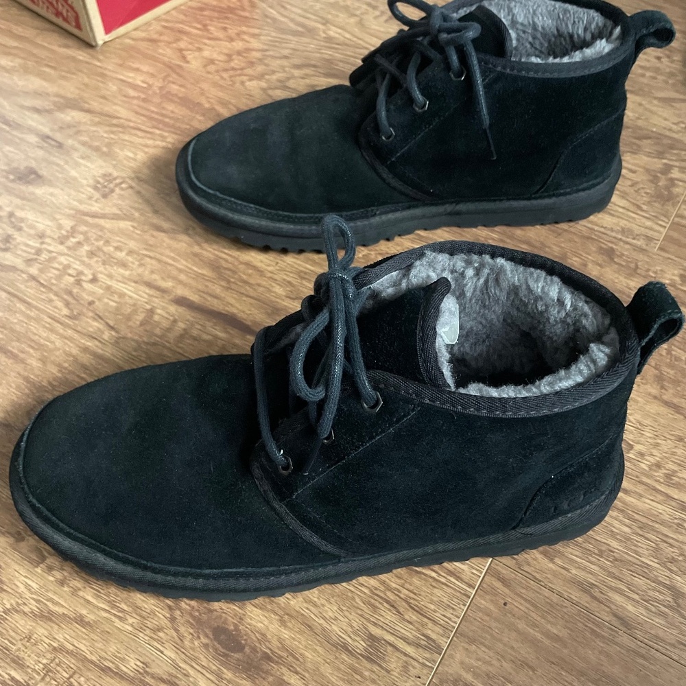 Men’s black Ugg Neumel, size 11